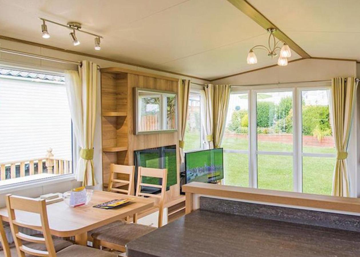 Ocean Heights Holiday Park New Quay  Extérieur photo