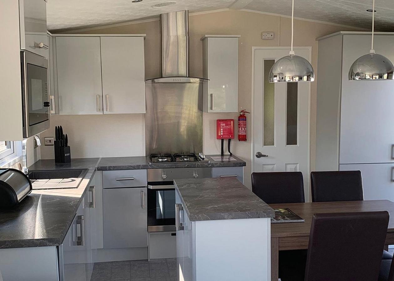 Ocean Heights Holiday Park New Quay  Extérieur photo